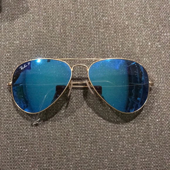 blue mirrored ray ban aviators